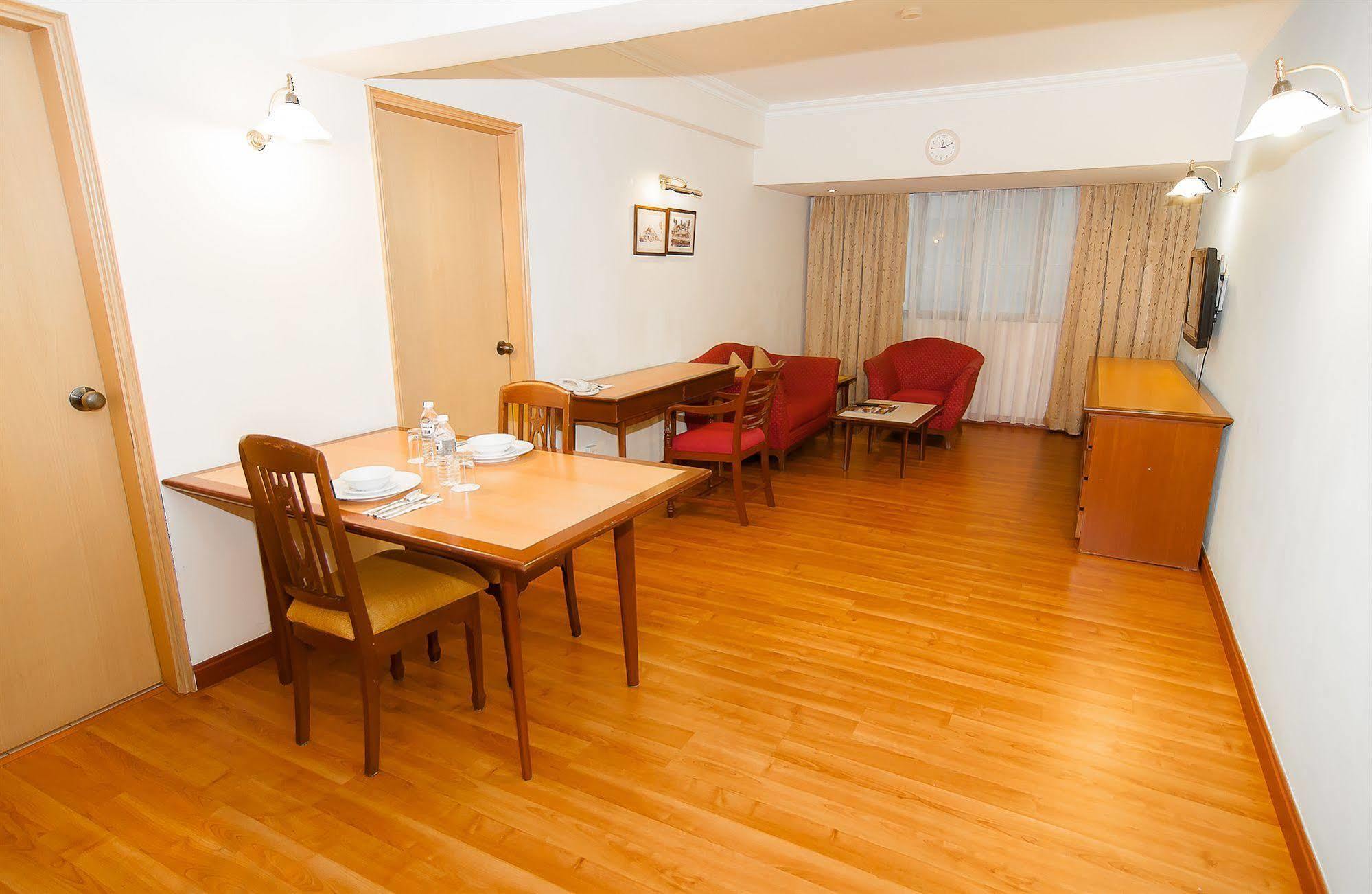 The Zon All Suites Residences On The Park Куала Лумпур Екстериор снимка