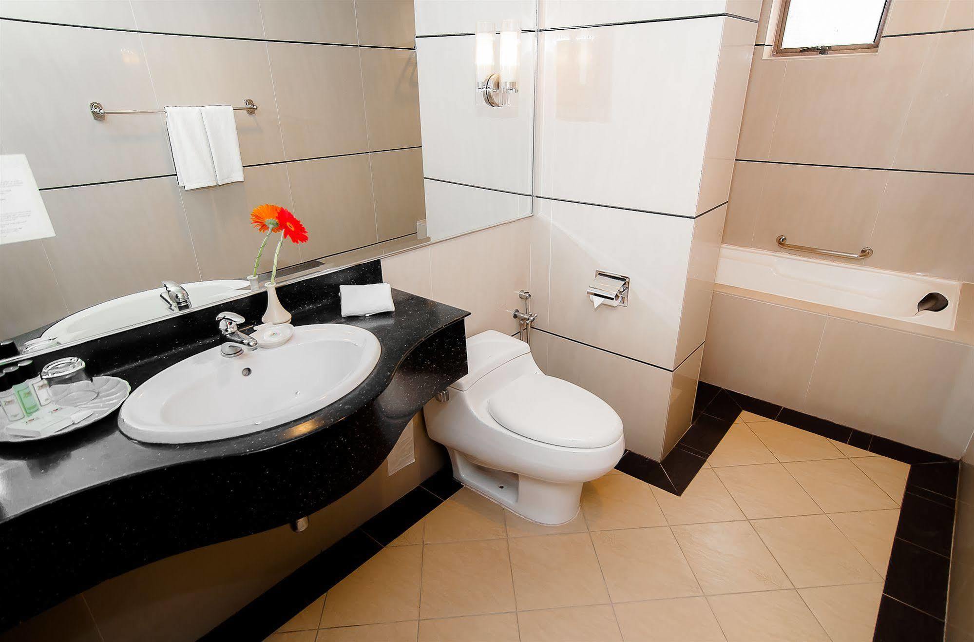 The Zon All Suites Residences On The Park Куала Лумпур Екстериор снимка